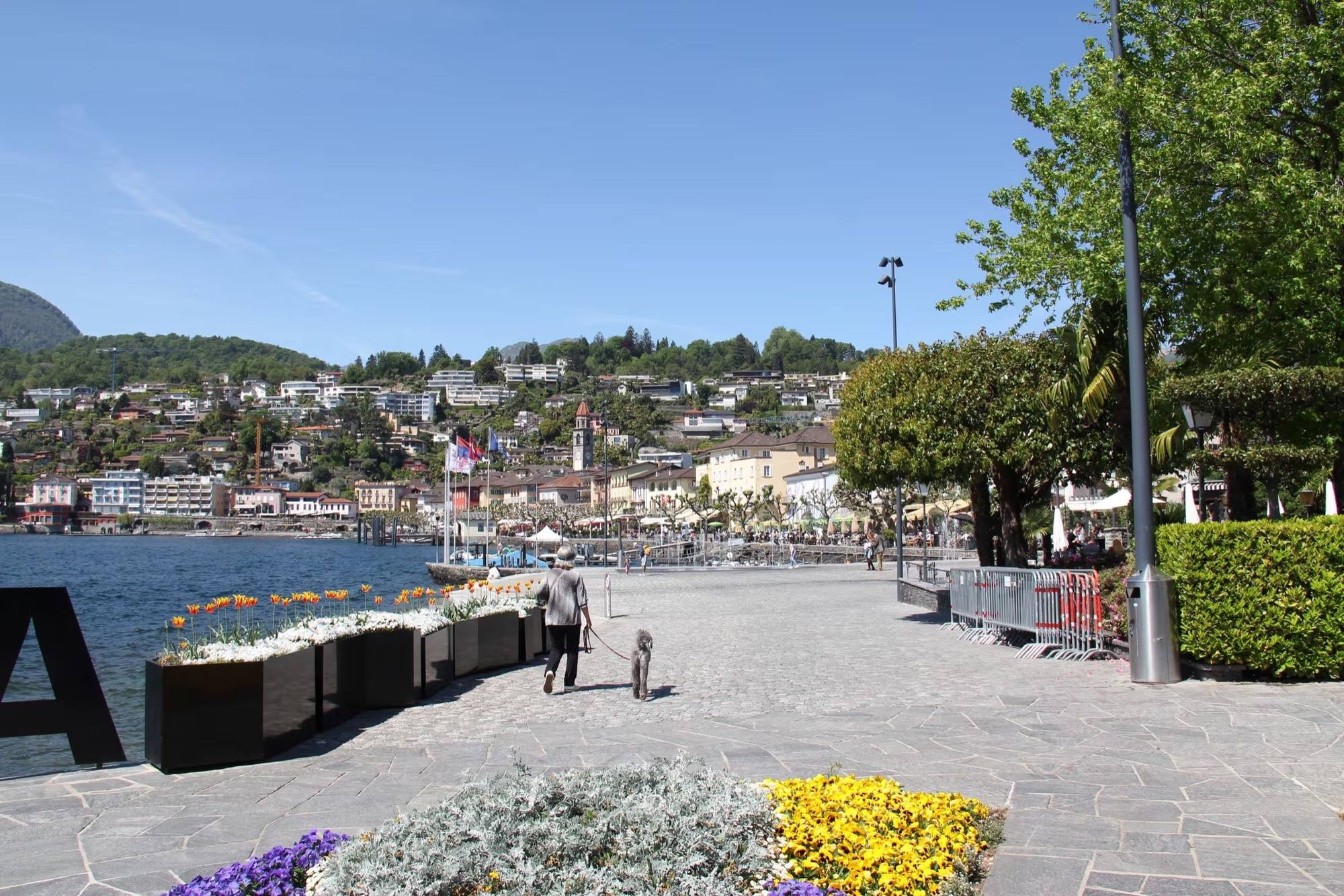 Blick am Hafen Porto Ronco